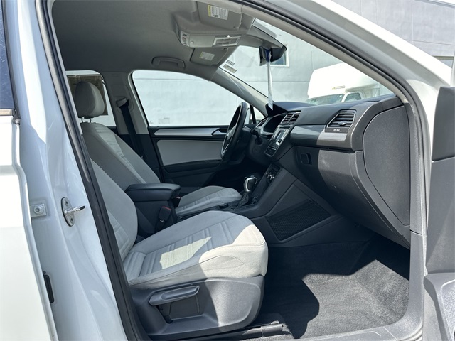 Vehicle image 21 of 23