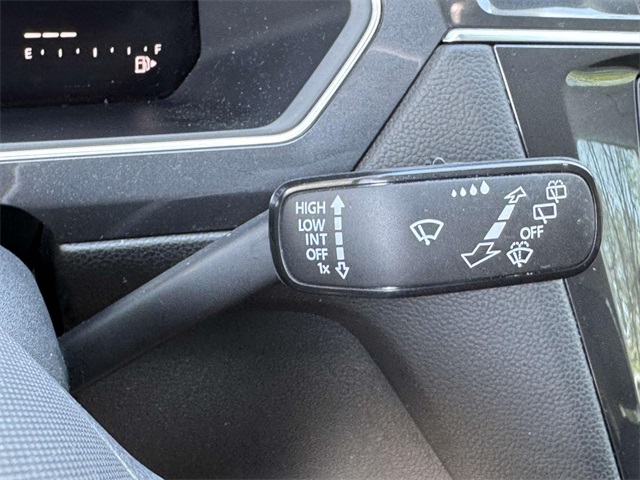 Vehicle image 17 of 30