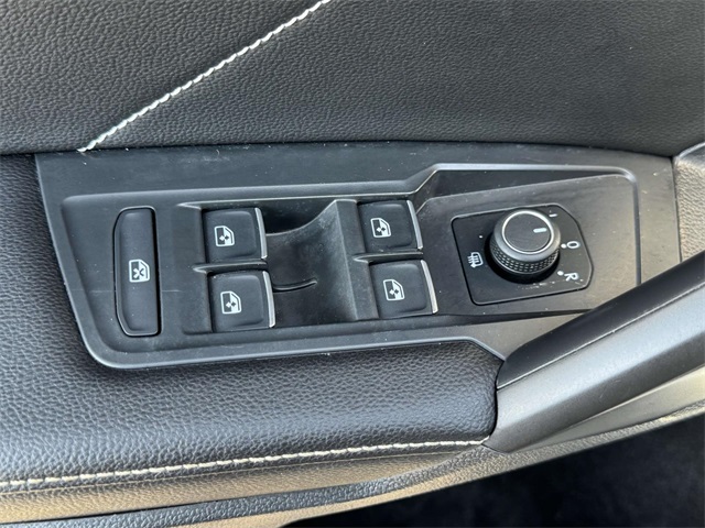 Vehicle image 26 of 30
