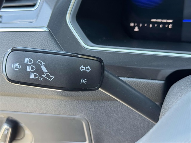 Vehicle image 16 of 30