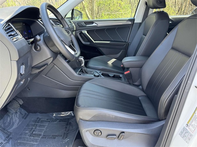 Vehicle image 28 of 30
