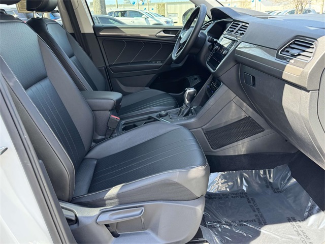 Vehicle image 21 of 30