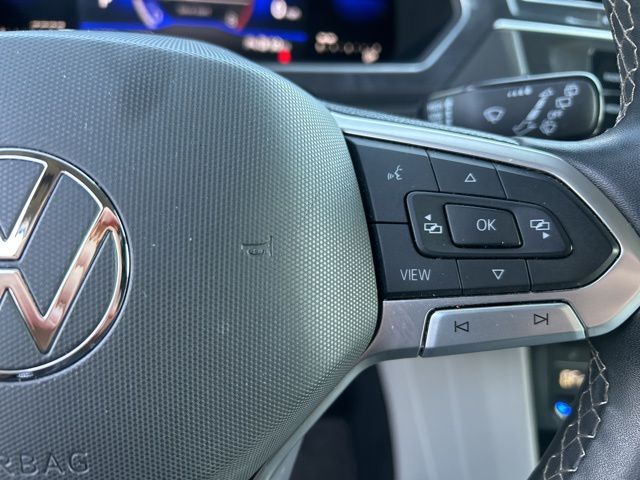 Vehicle image 17 of 37