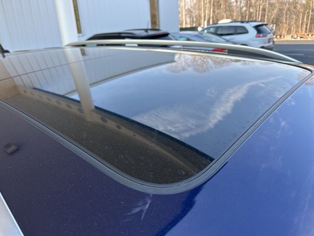 Vehicle image 9 of 37