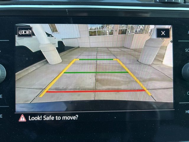Vehicle image 21 of 37
