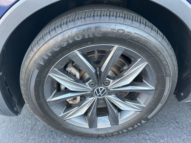 Vehicle image 10 of 37