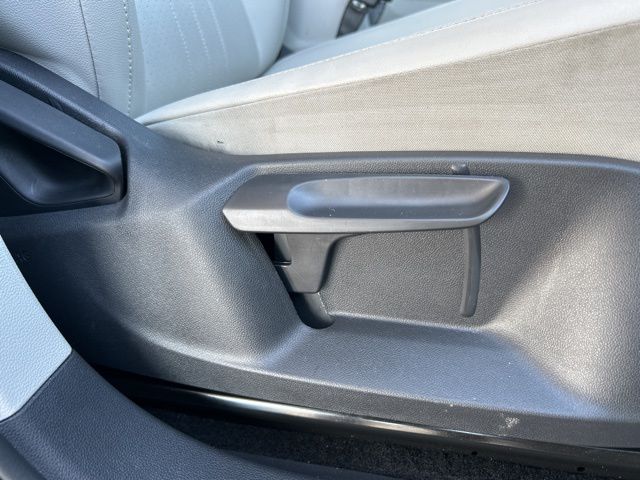 Vehicle image 36 of 37