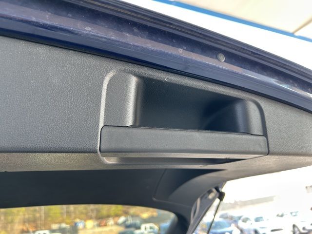Vehicle image 32 of 37