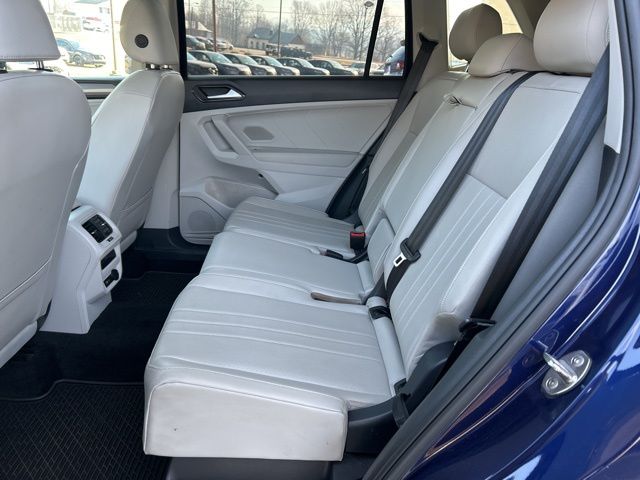 Vehicle image 28 of 37