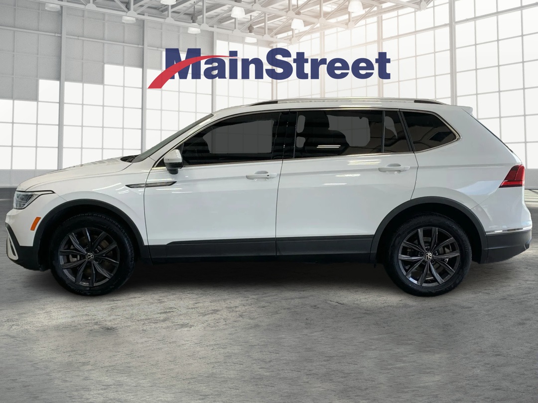 Vehicle image 9 of 34
