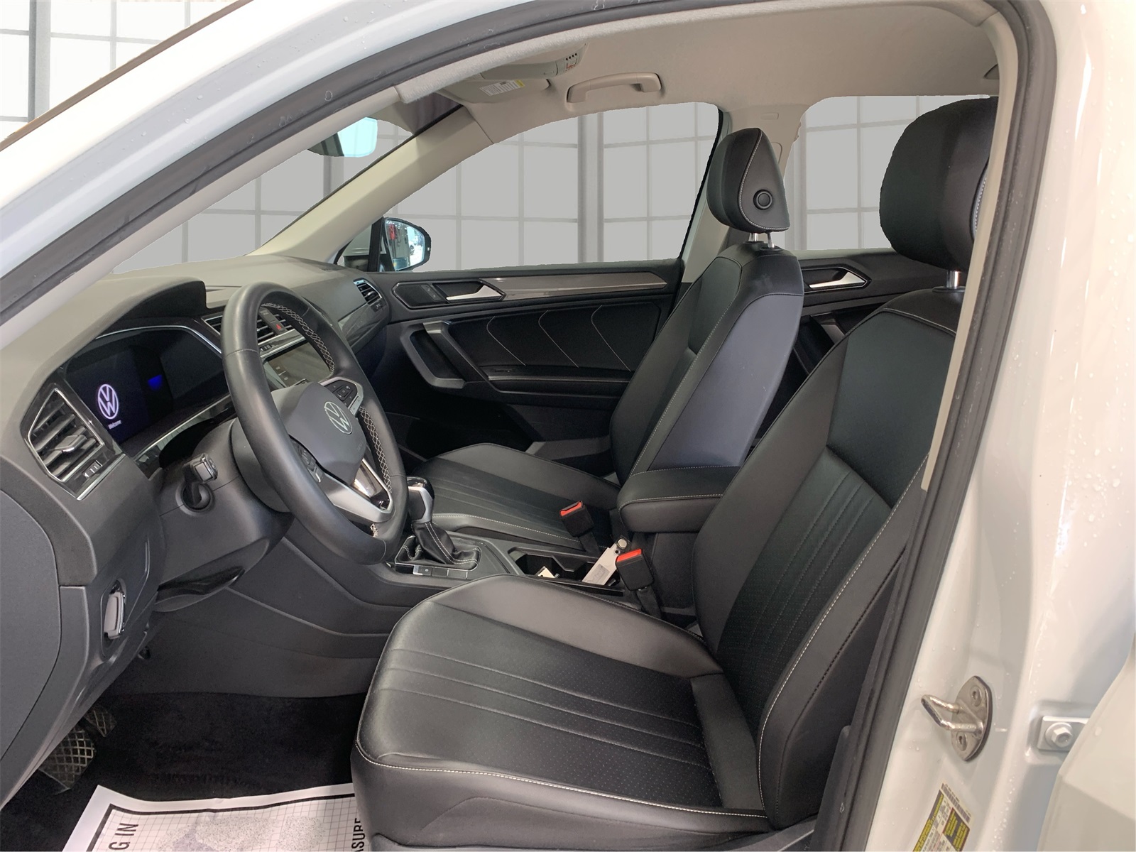 Vehicle image 16 of 34