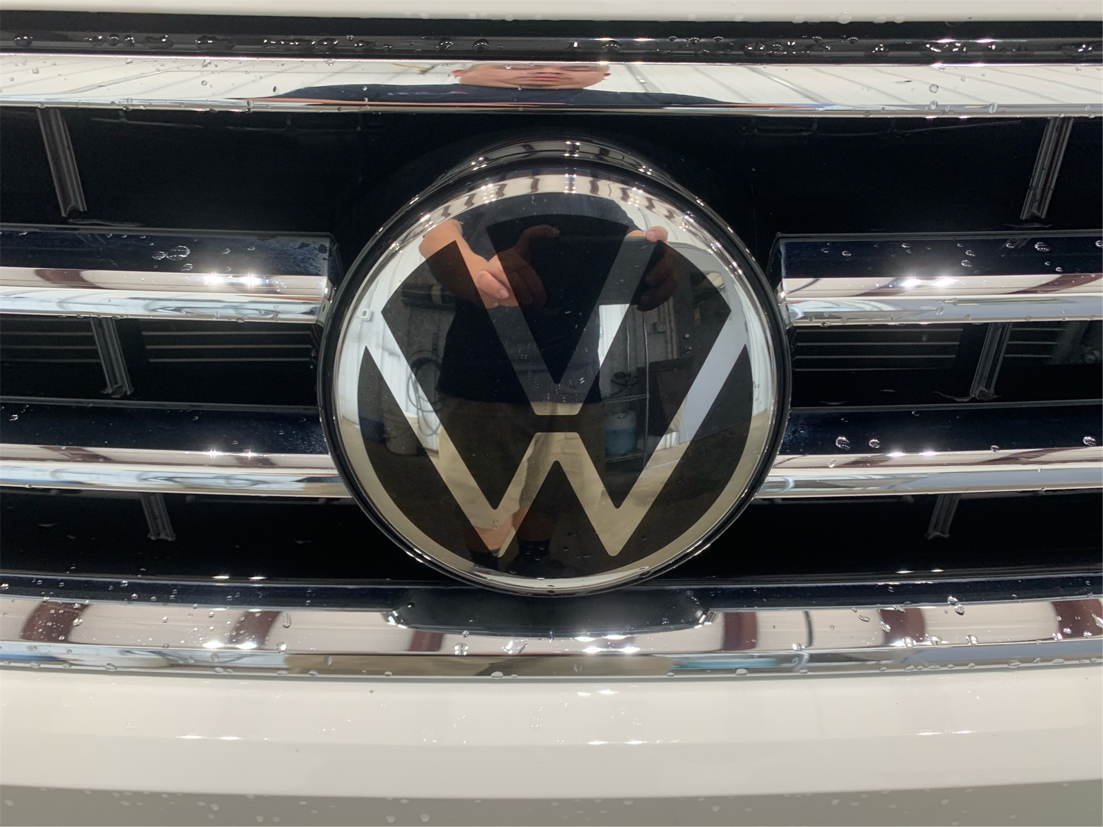Vehicle image 33 of 34