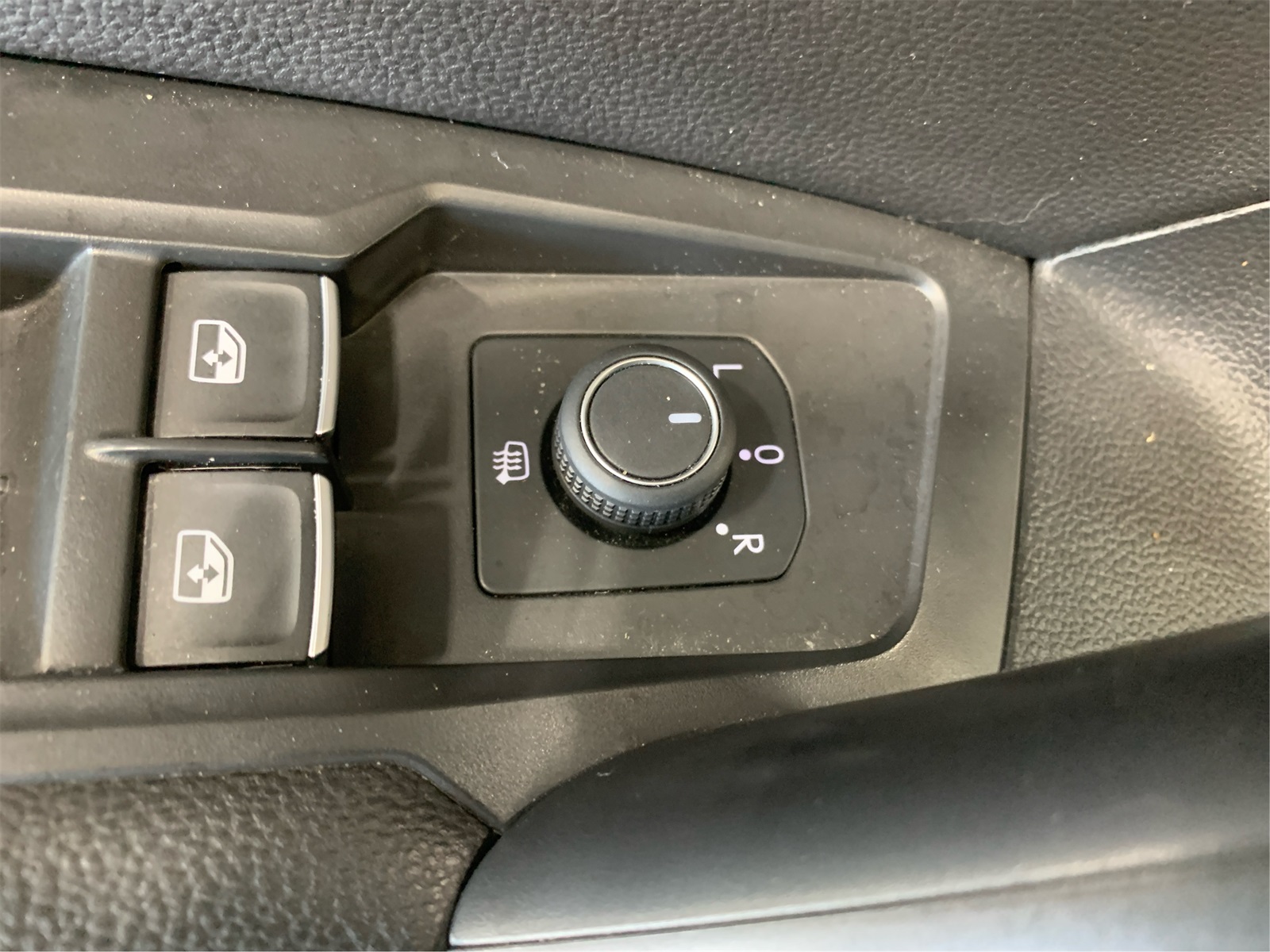 Vehicle image 29 of 34