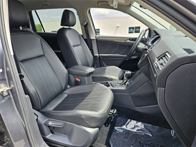 Vehicle image 15 of 30