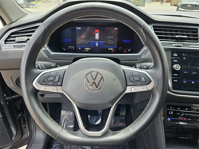 Vehicle image 24 of 30