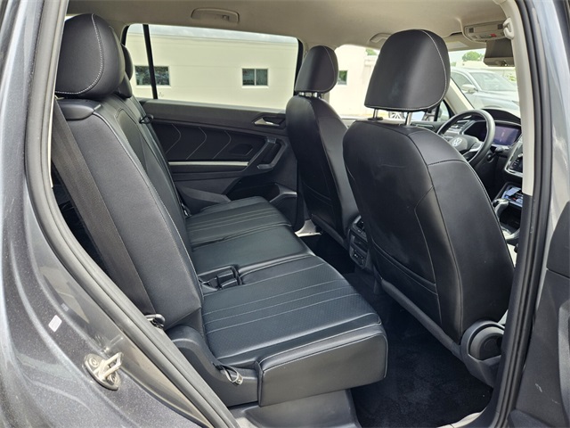 Vehicle image 14 of 30