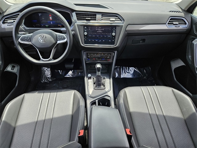 Vehicle image 10 of 30
