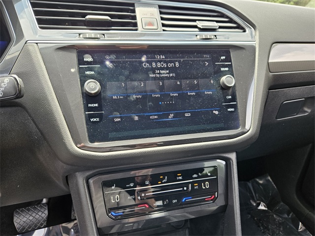Vehicle image 19 of 30