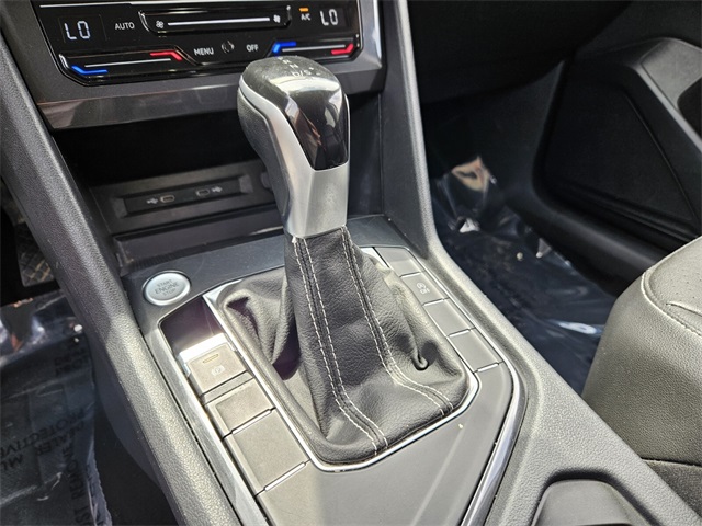 Vehicle image 23 of 30