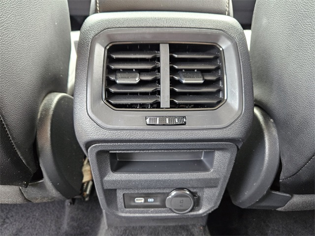 Vehicle image 11 of 30
