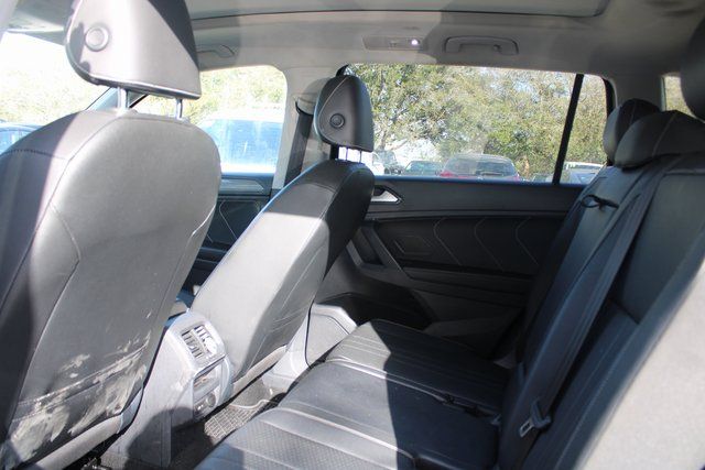 Vehicle image 19 of 21