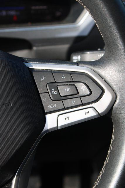 Vehicle image 16 of 21
