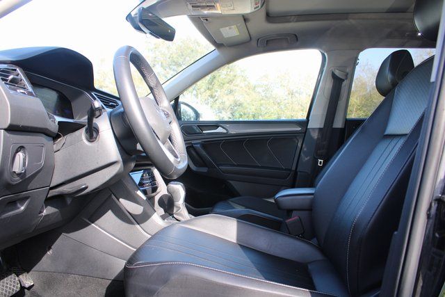 Vehicle image 13 of 21