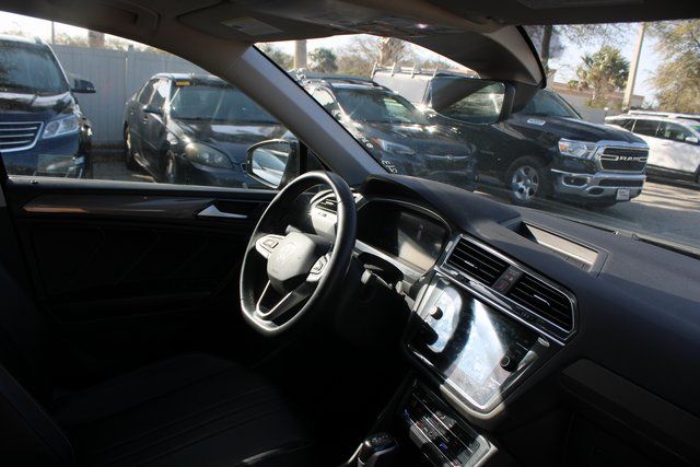Vehicle image 17 of 21