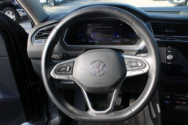Vehicle image 14 of 21