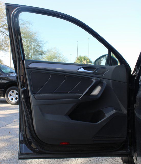 Vehicle image 11 of 21