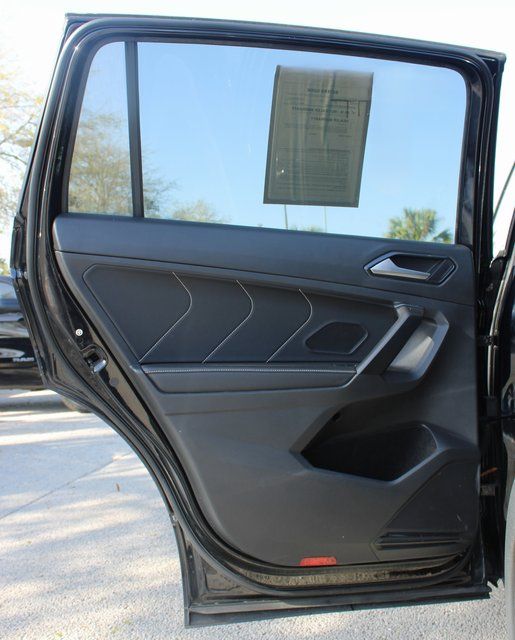 Vehicle image 18 of 21