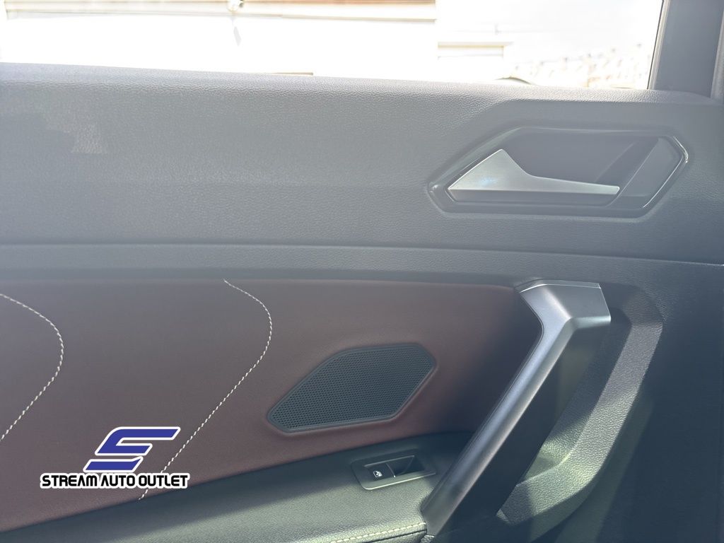Vehicle image 19 of 36