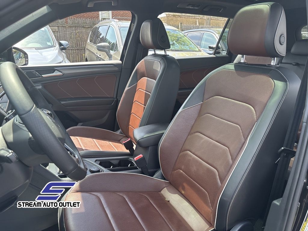 Vehicle image 23 of 36