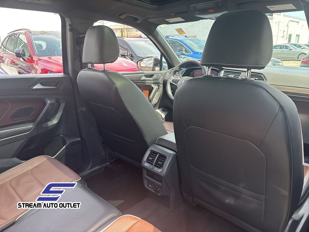 Vehicle image 13 of 36