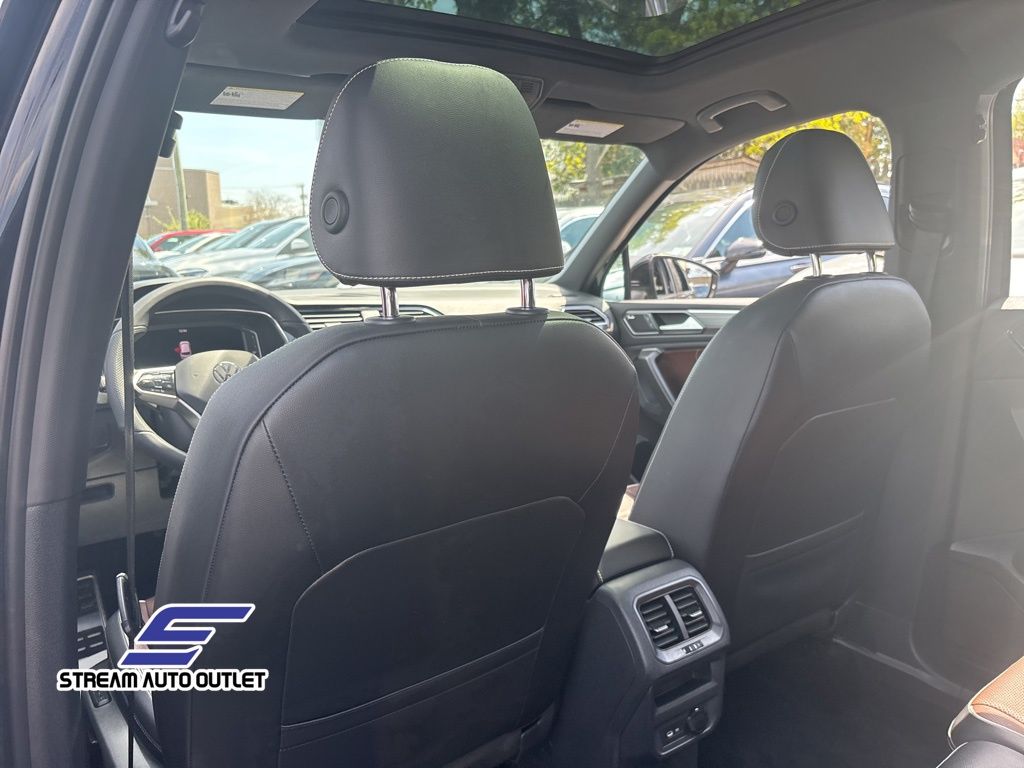 Vehicle image 20 of 36