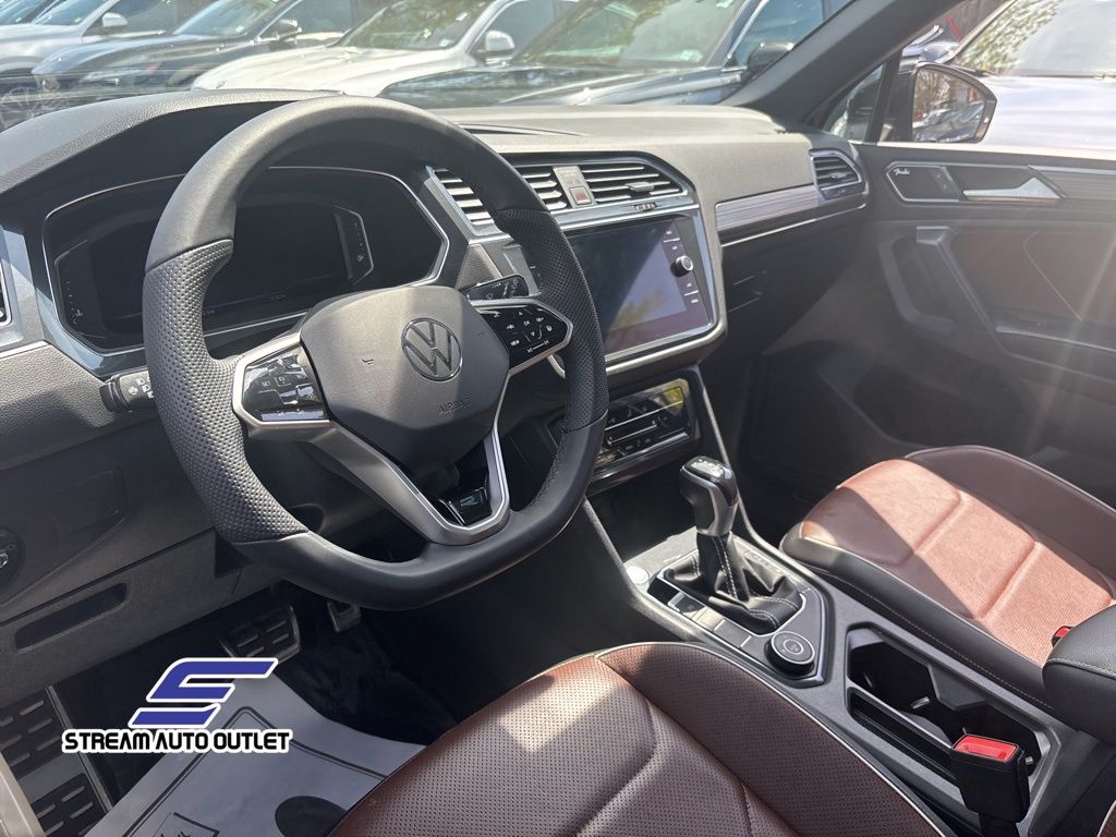 Vehicle image 22 of 36