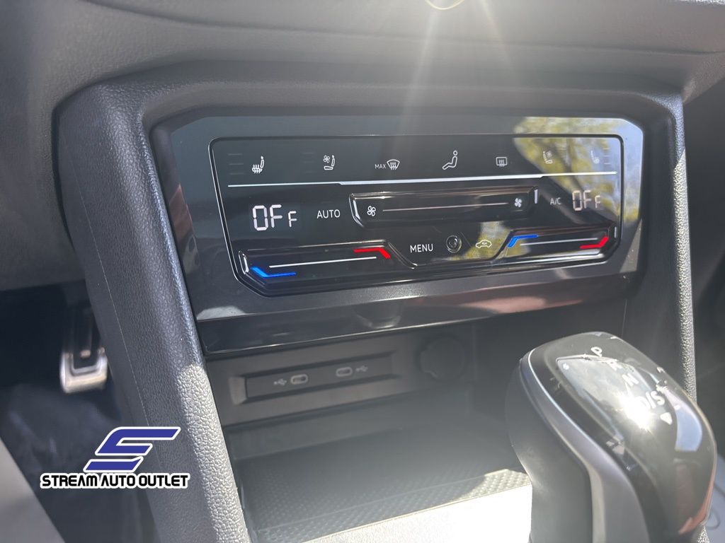 Vehicle image 32 of 36