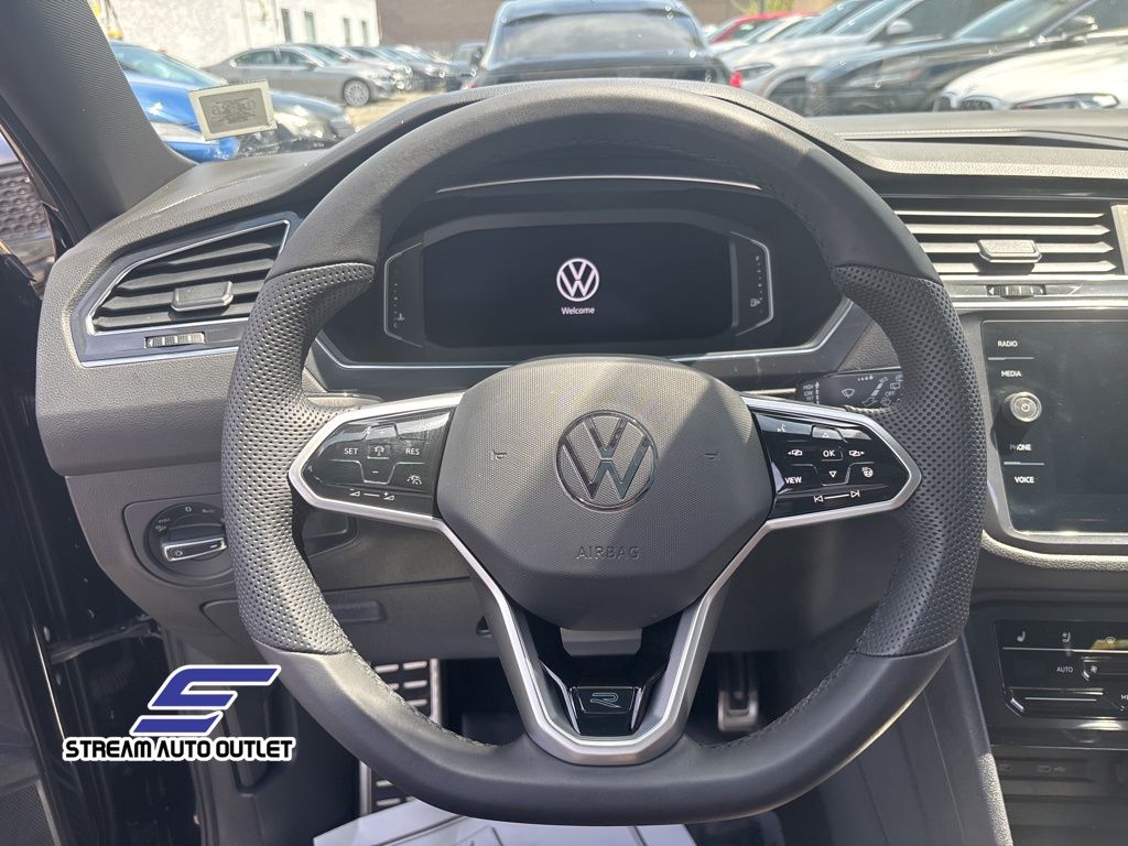 Vehicle image 28 of 36