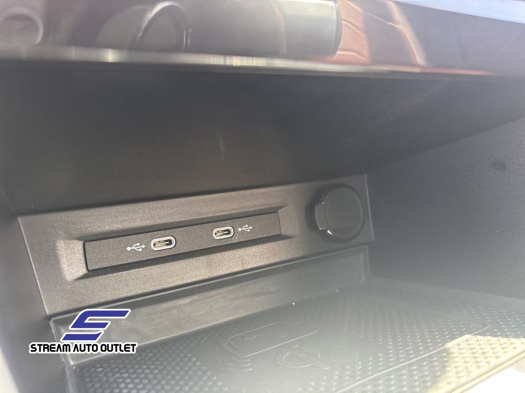Vehicle image 33 of 36