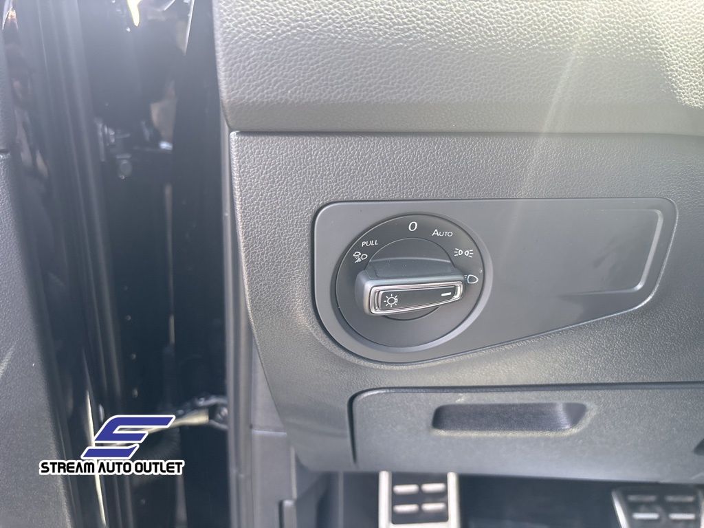 Vehicle image 25 of 36