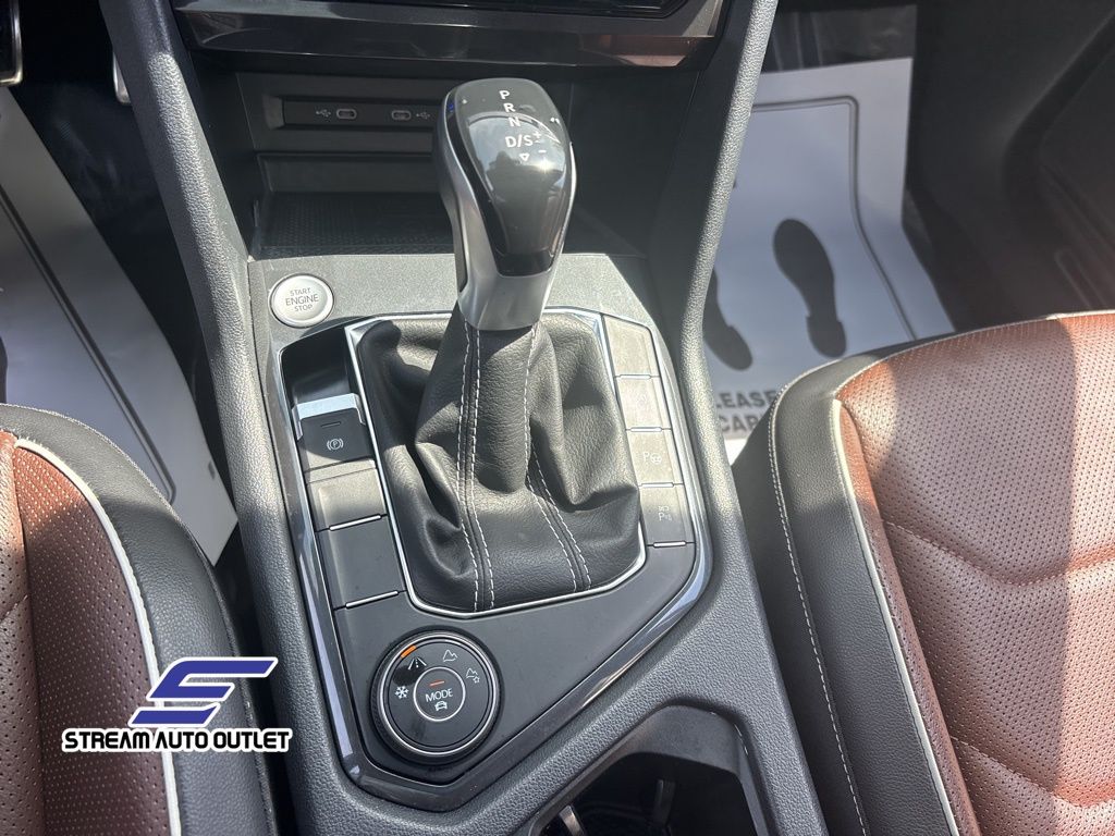 Vehicle image 34 of 36
