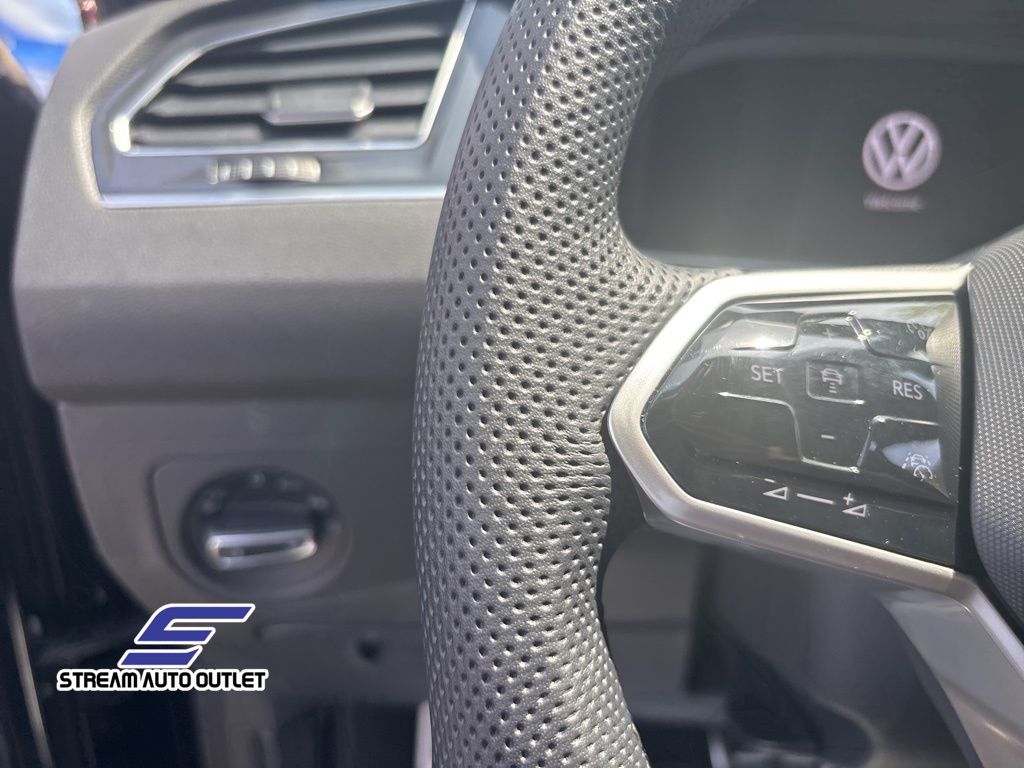 Vehicle image 26 of 36