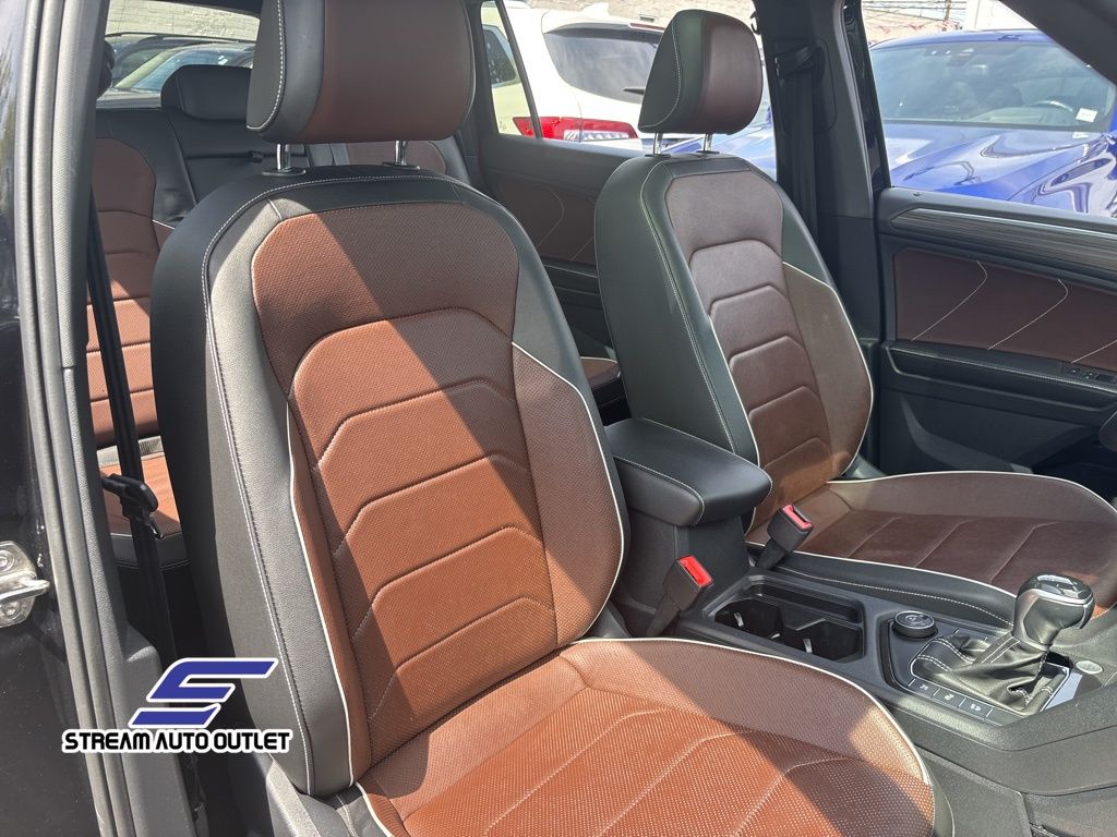 Vehicle image 10 of 36