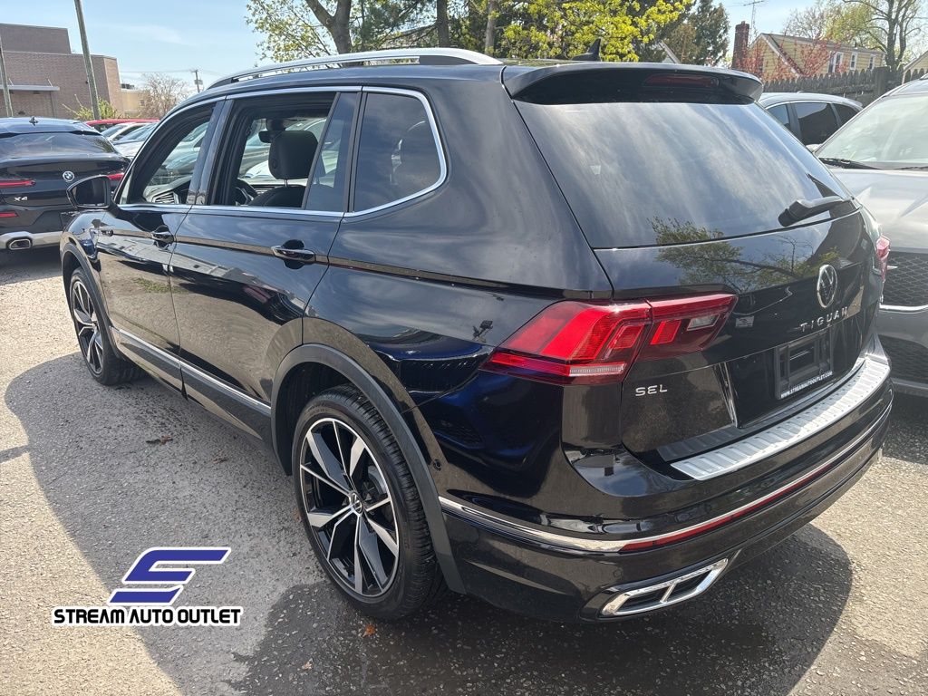 Vehicle image 4 of 36