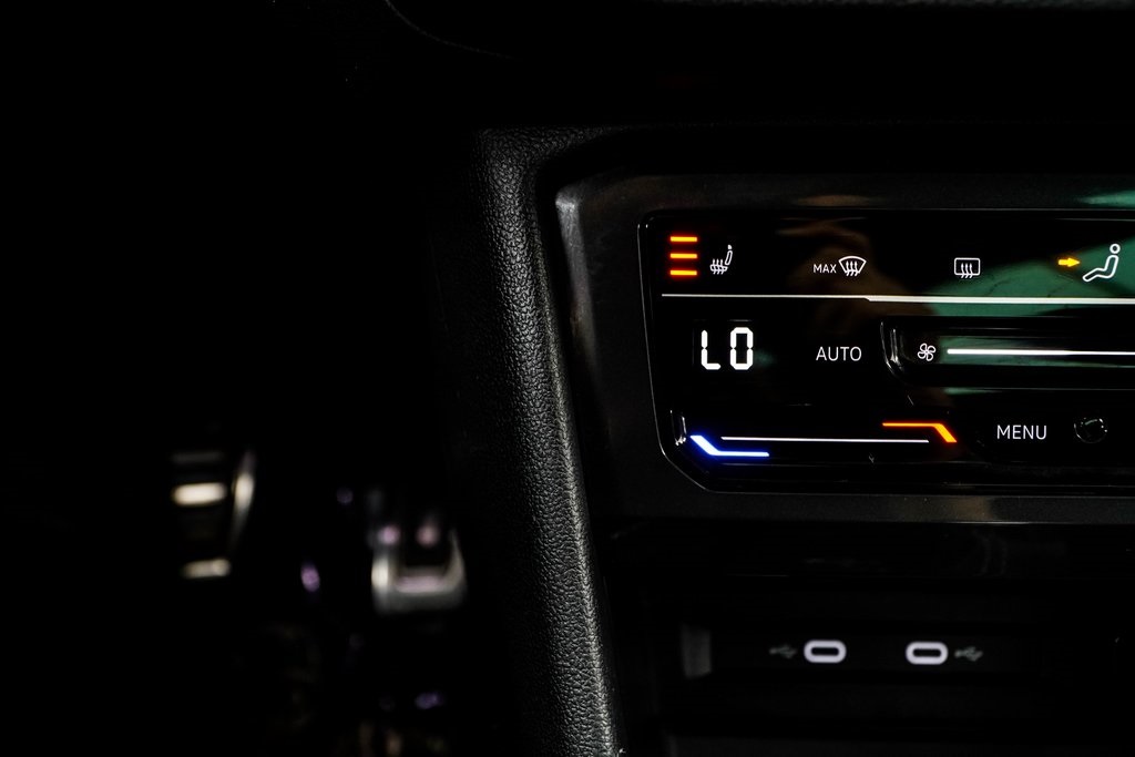 Vehicle image 41 of 50