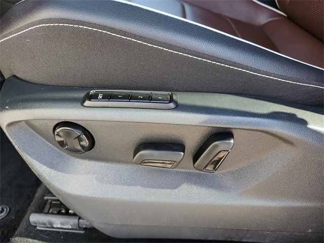 Vehicle image 15 of 25
