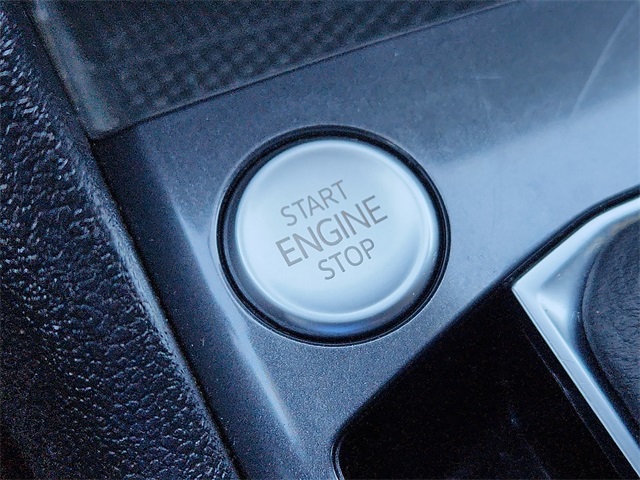 Vehicle image 17 of 25