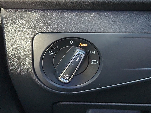 Vehicle image 19 of 25