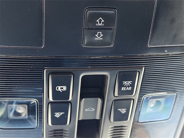 Vehicle image 18 of 25