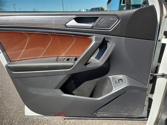 Vehicle image 12 of 25